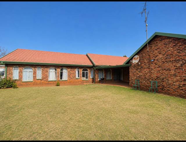 3 BEDROOM HOUSE FOR SALE IN VANDERBIJLPARK SE 3